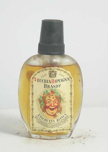 282_vecchia_bottiglia_liquore_da_collezione_vsop_vecchia_romagna_brandy_etichetta_bianca_vessope_tascabile