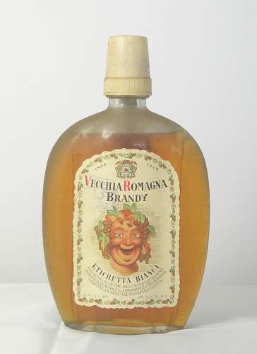 2_vecchia_bottiglia_liquore_da_collezione_vsop_vecchia_romagna_brandy_piatta