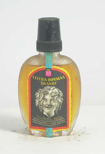 304_vecchia_bottiglia_liquore_da_collezione_vsop_vecchia_romagna_brandy_etichetta_nera_tascabile