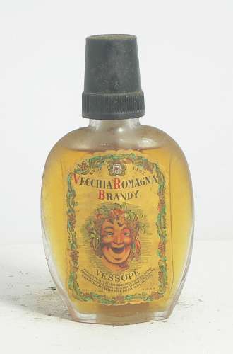 471_vecchia_bottiglia_liquore_da_collezione_vsop_vecchia_romagna_brandy_etichetta_bianca_tascabile