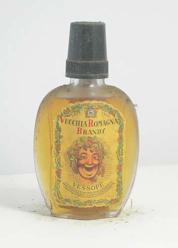 526_vecchia_bottiglia_liquore_da_collezione_vsop_vecchia_romagna_brandy_etichetta_bianca_tascabile