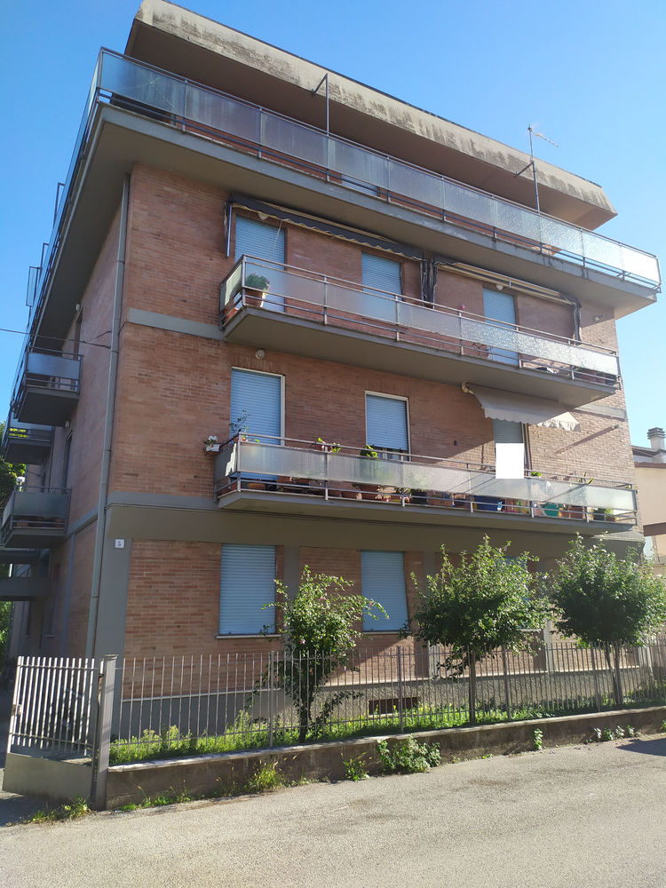 VENDESI APPARTAMENTO VIA MONCENISIO 5 FOLIGNO PIANO ATTICO